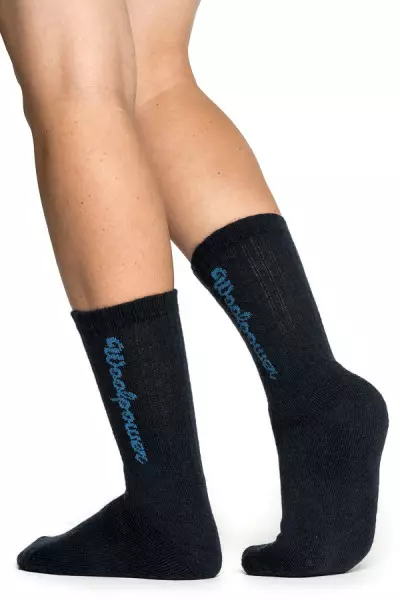 Woolpower Socks Logo 400 musta - AJOALUSASUT - 582-8424-00-3639 - 1