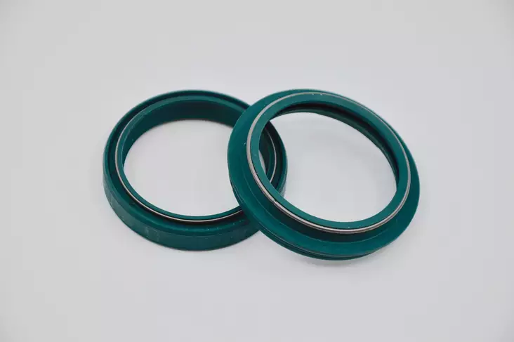 SKF HEAVY DUTY OIL & DUST SEAL 47 MM. - SHOWA - CROSSIN ETUPUTKIEN PÖLYTIIVISTEET - 220-G47S-HD - 1