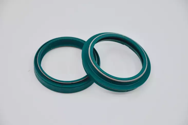 SKF HEAVY DUTY OIL & DUST SEAL 48 MM. - WP - CROSSIN ETUPUTKIEN PÖLYTIIVISTEET - 220-G48W-HD - 1