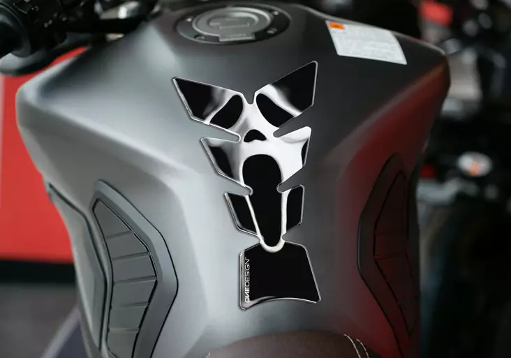 Puig Tank Pad Mod. Scream C/Black - MP TANKINSUOJAT - 33-9602N - 1